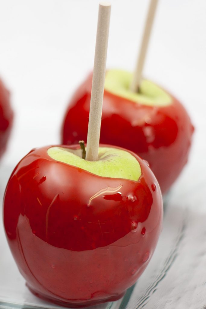 How to Make Candy Apples [Easy & Tasty!] - Celebration Generation