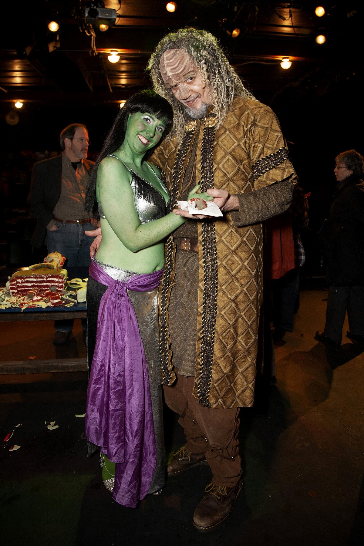 A tall Klingon poses with an Orion dancer.