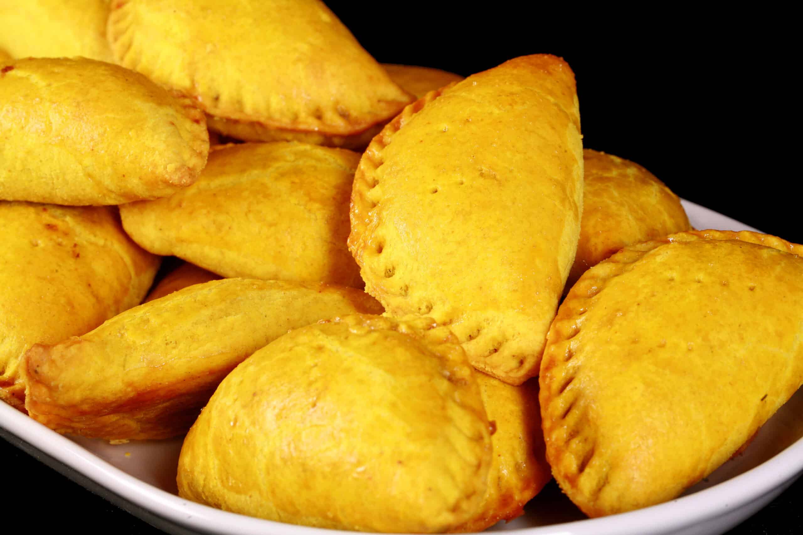 HOW TO MAKE FLAKY JAMAICAN CHICKEN PATTIES 😋😍😍🇯🇲🇯🇲 