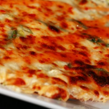 Easy Crab Rangoon Pizza Recipe [With Sweet Chili Drizzle] - Celebration ...