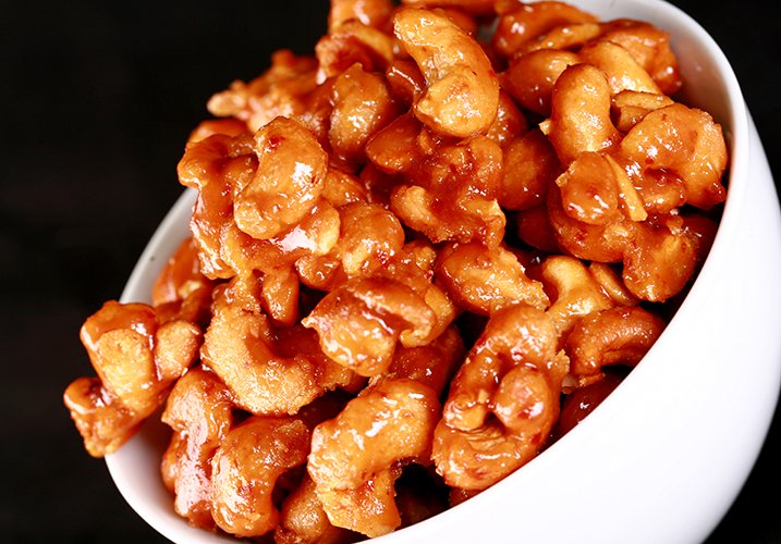 A bowl of spicy honey glazed cashews.