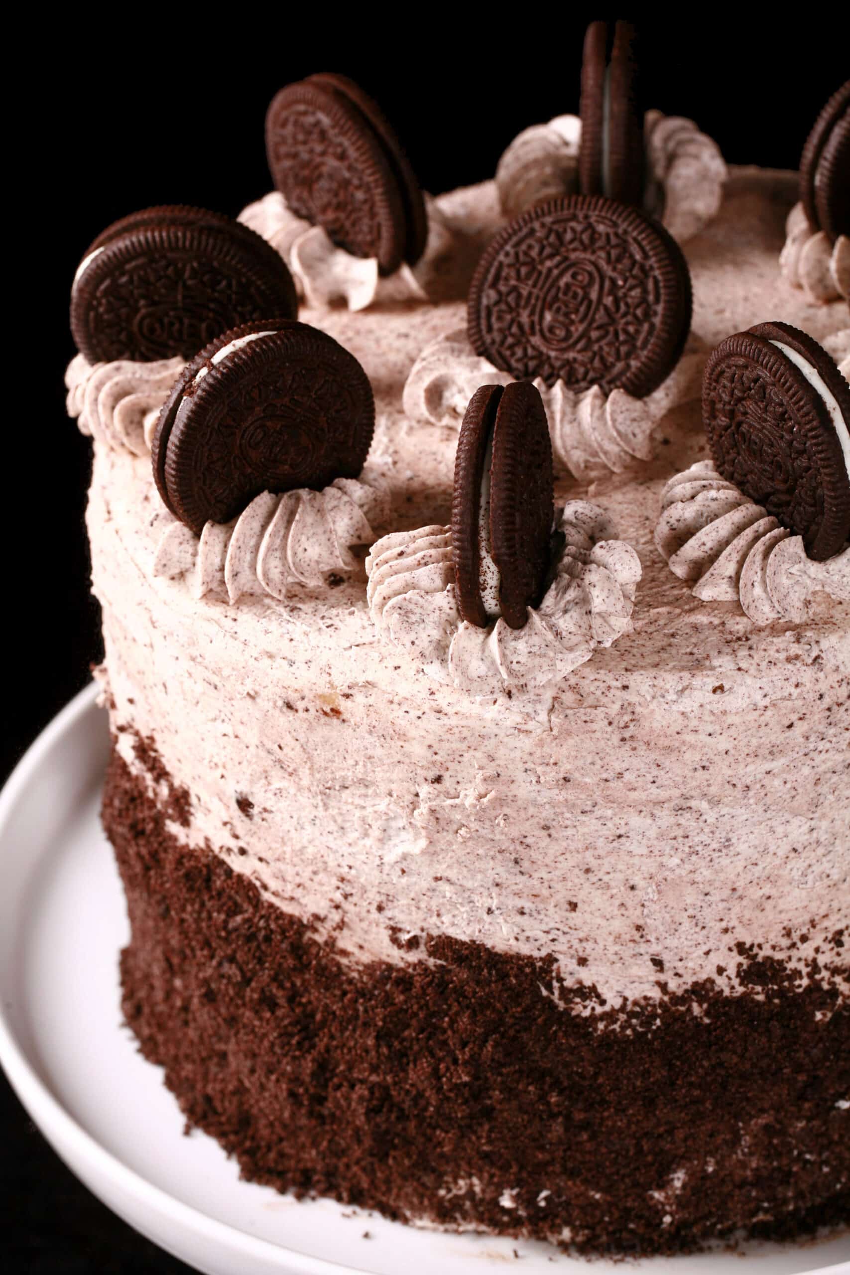 The top of a cookies n creme cake, decorated with cookies and cream frosting and whole Oreo cookies.