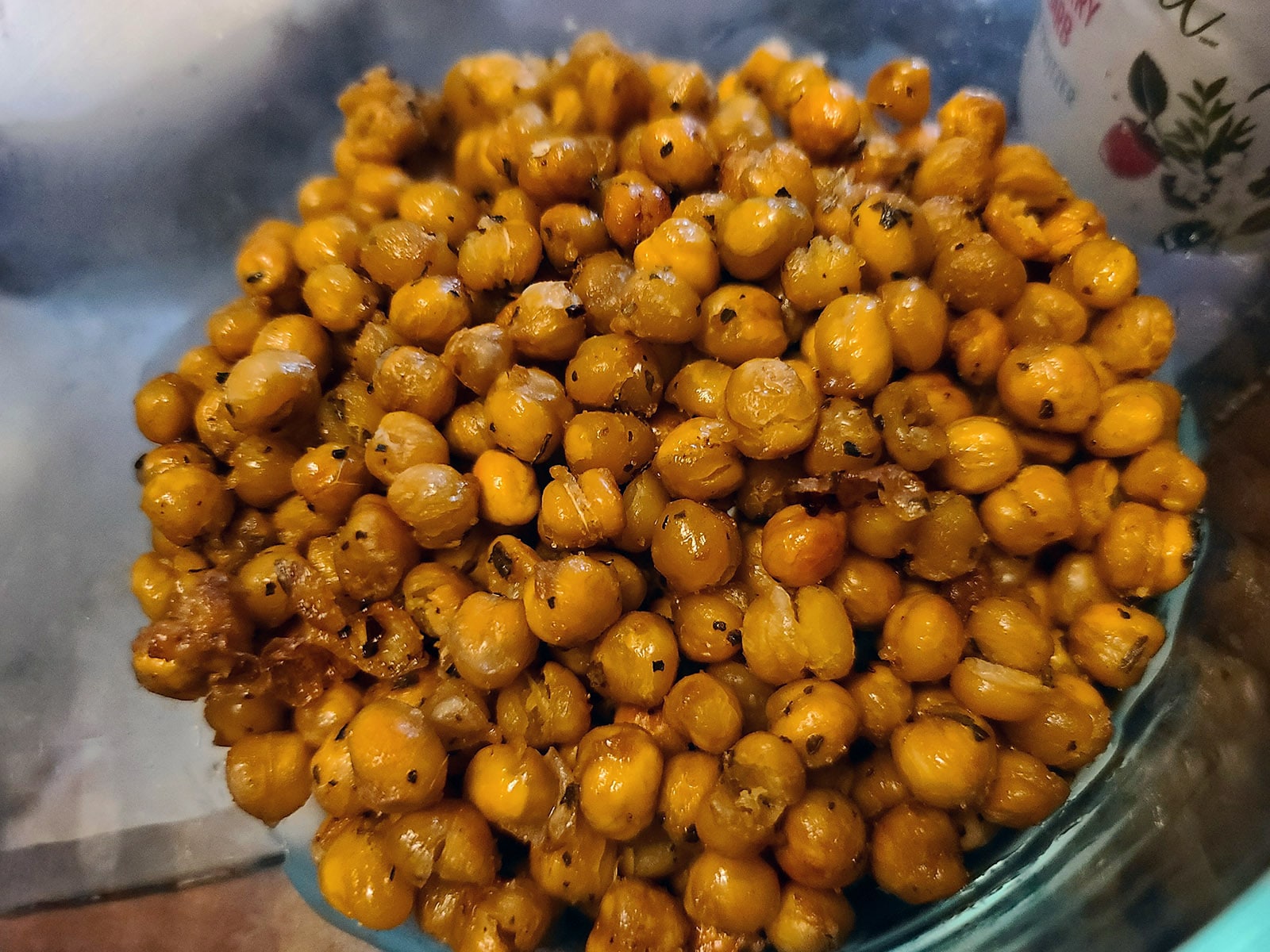 A close up view of a bowl of crunchy roasted chickpeas.