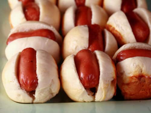 Crispy hot dogs on sticks!! No need to knead! Super easy. 